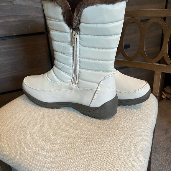 NWT Weatherproof Winter Boots - Picture 2 of 3